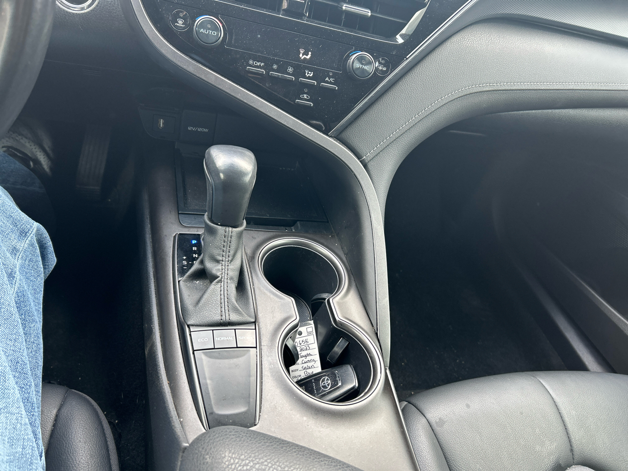 Toyota Camry SE Auto (Natl) 2023