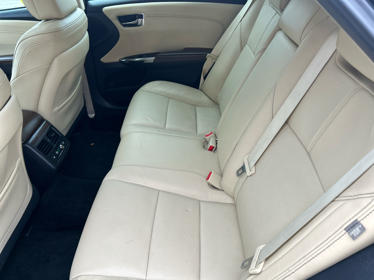Toyota Avalon 4dr Sdn XLE Premium (Natl) 2014