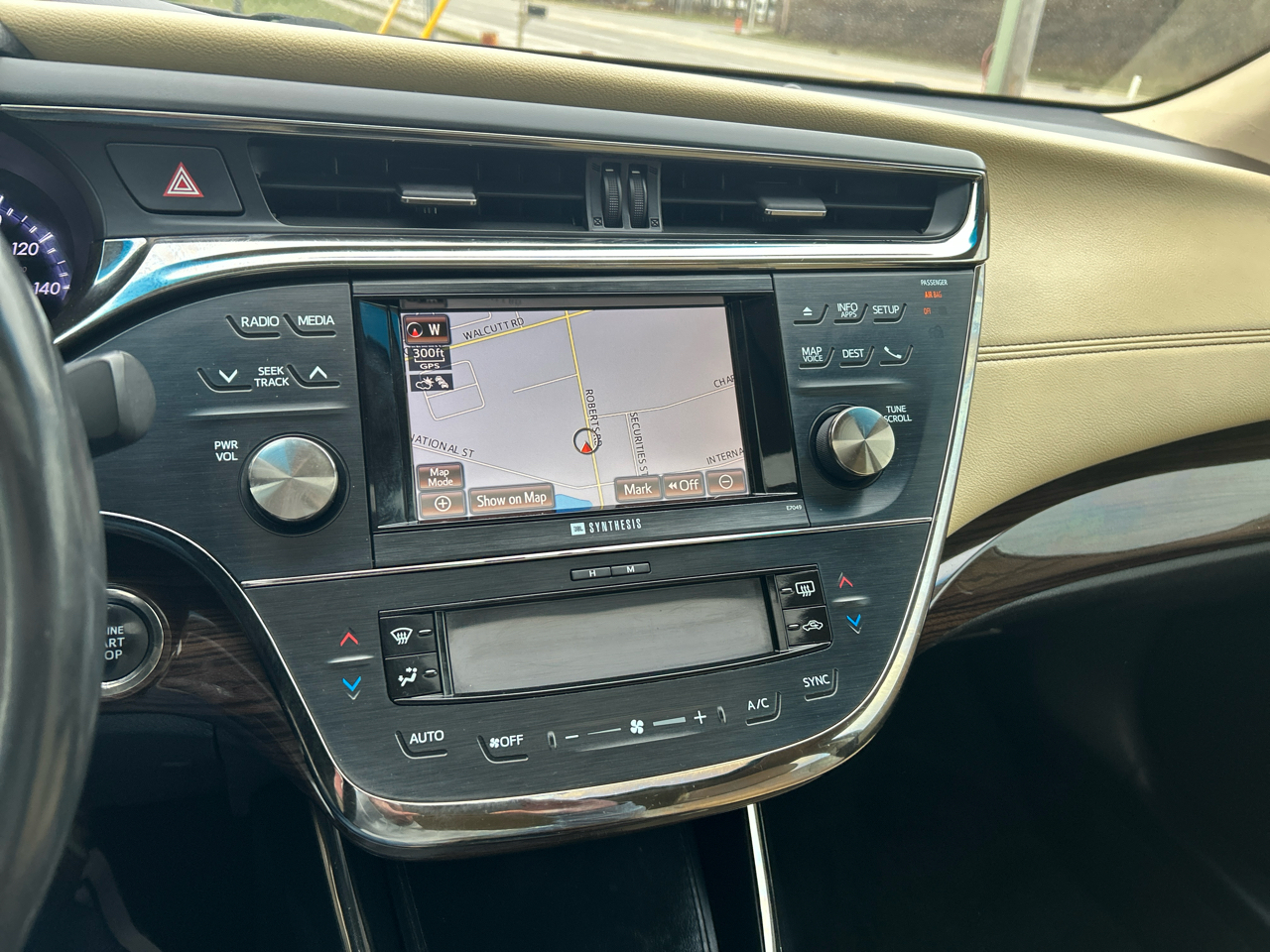 Toyota Avalon 4dr Sdn XLE Premium (Natl) 2014