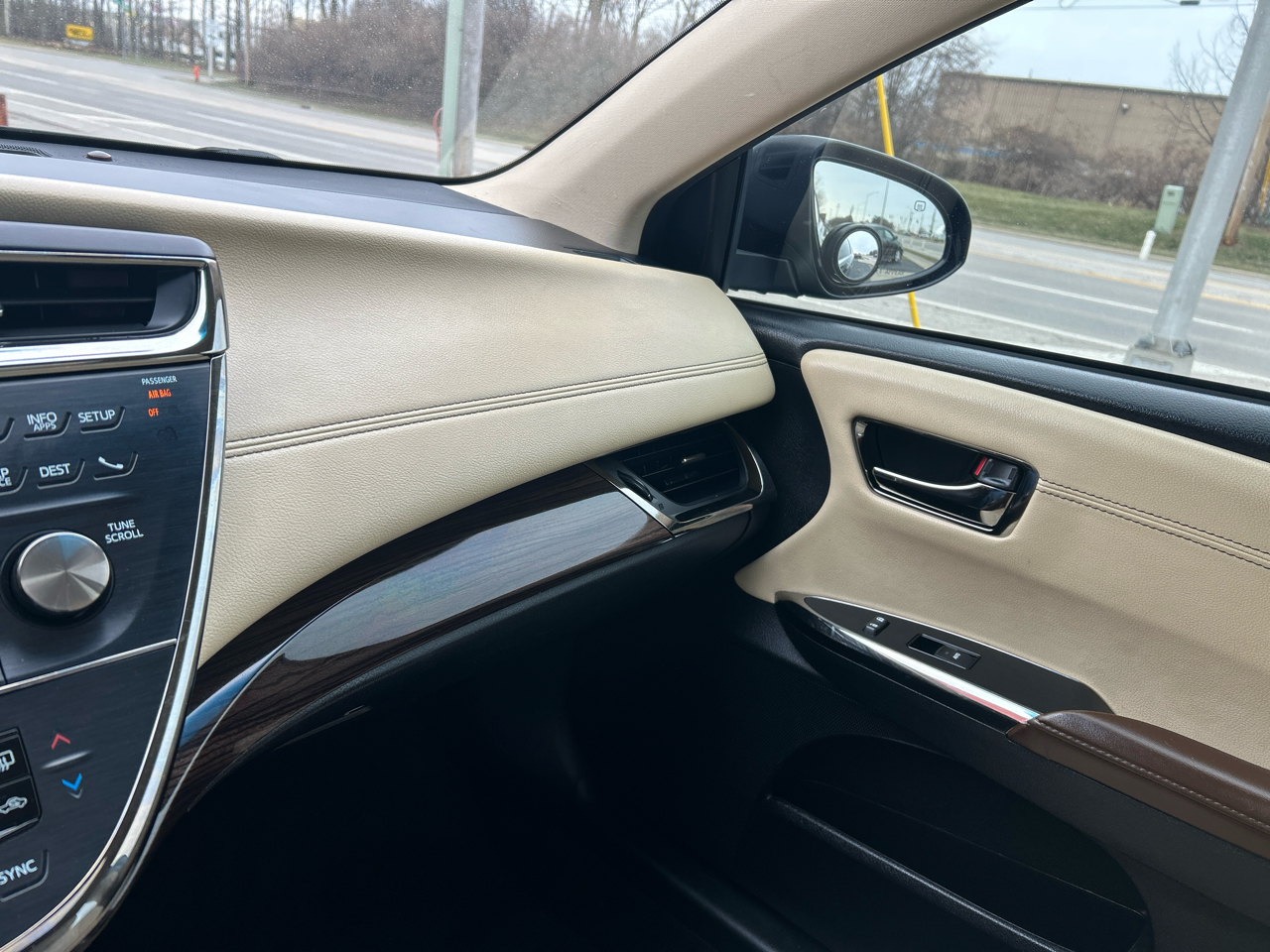 Toyota Avalon 4dr Sdn XLE Premium (Natl) 2014