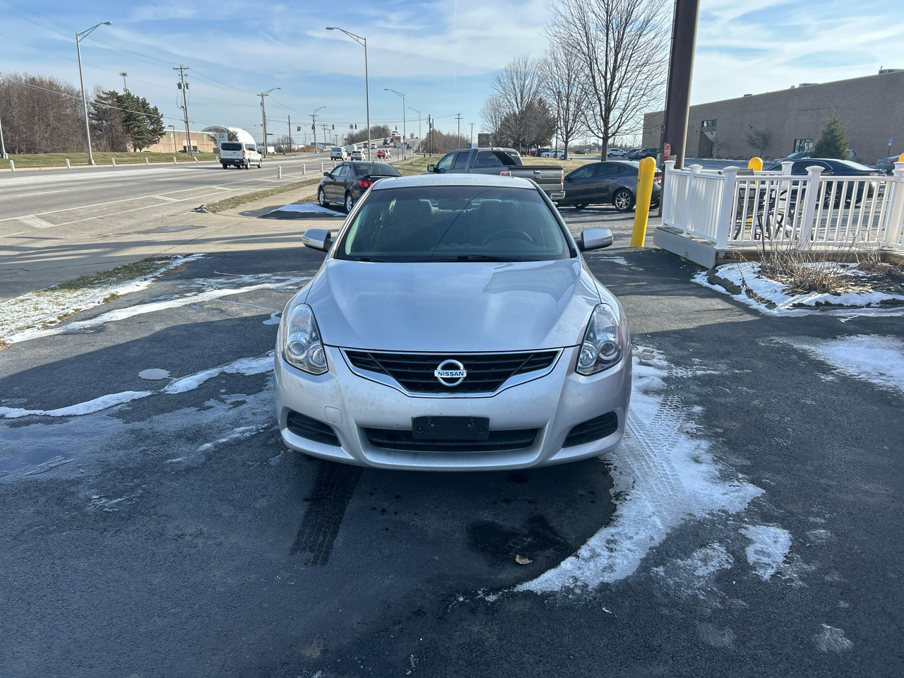 Nissan Altima 2dr Cpe I4 CVT 2.5 S 2012