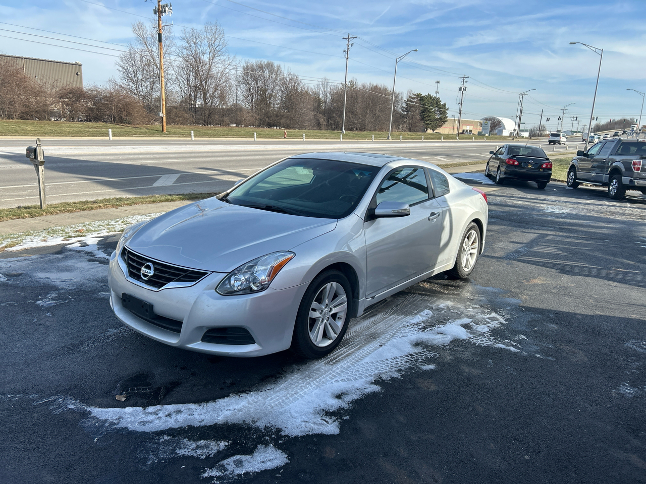 Nissan Altima 2dr Cpe I4 CVT 2.5 S 2012