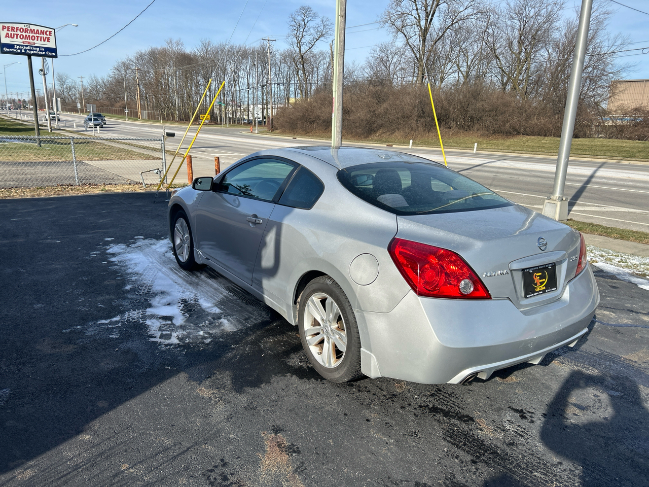 Nissan Altima 2dr Cpe I4 CVT 2.5 S 2012
