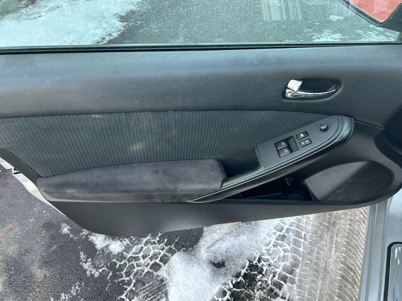 Nissan Altima 2dr Cpe I4 CVT 2.5 S 2012