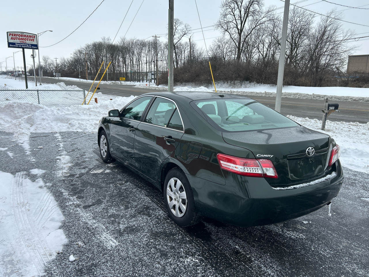 Toyota Camry 4dr Sdn I4 Man LE (Natl) 2011