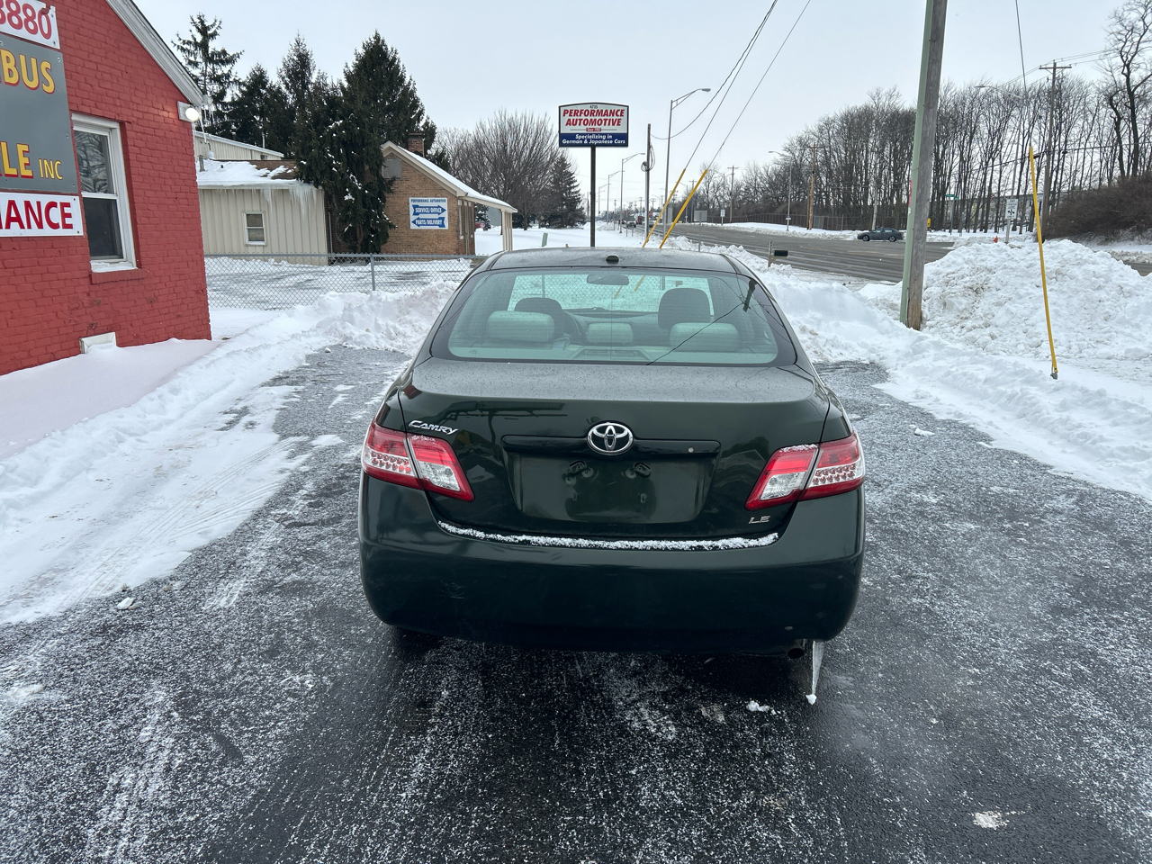 Toyota Camry 4dr Sdn I4 Man LE (Natl) 2011