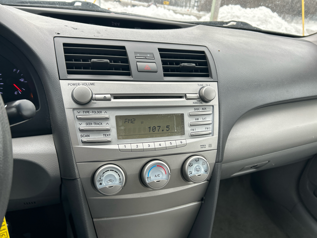 Toyota Camry 4dr Sdn I4 Man LE (Natl) 2011