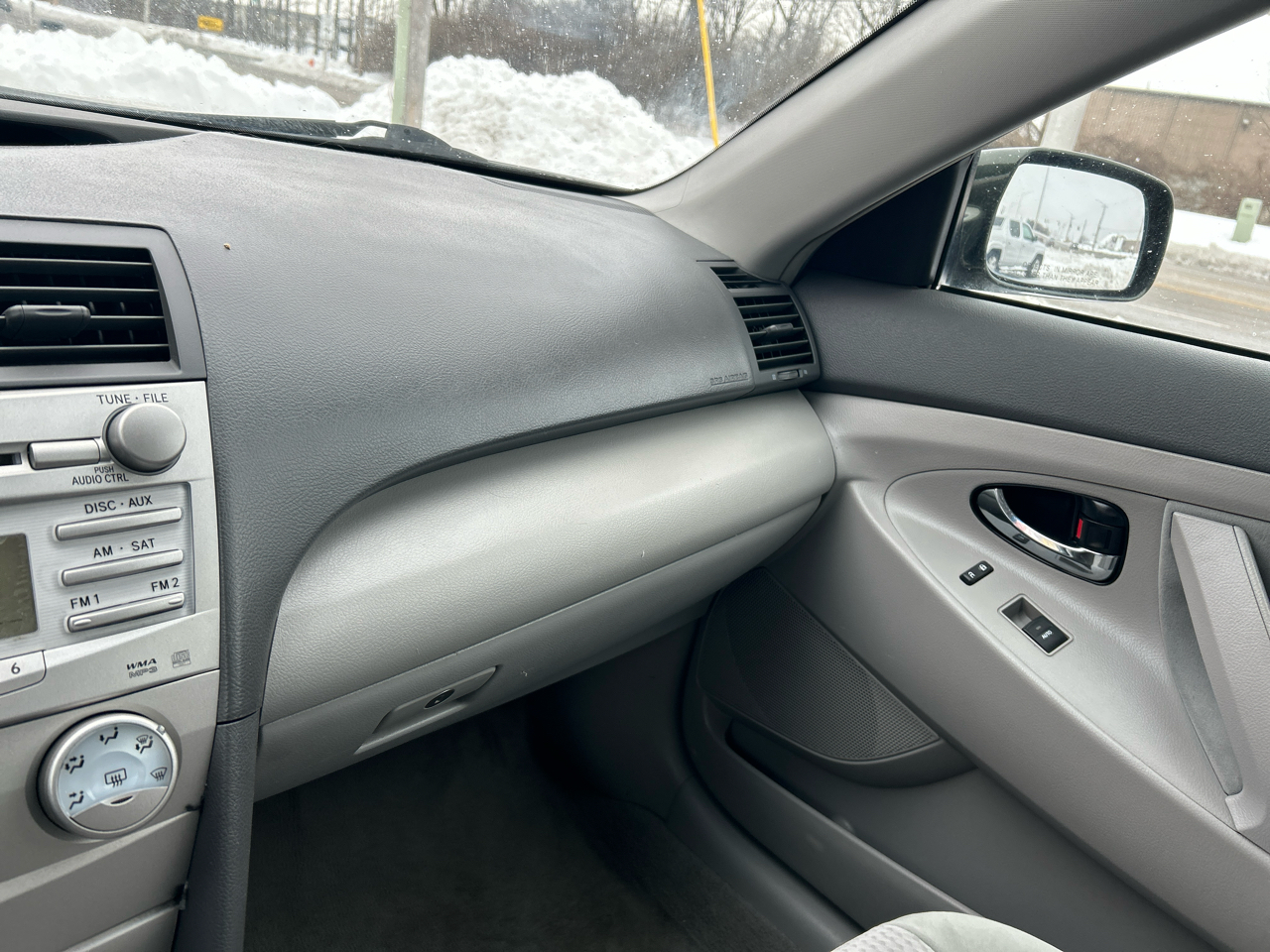 Toyota Camry 4dr Sdn I4 Man LE (Natl) 2011