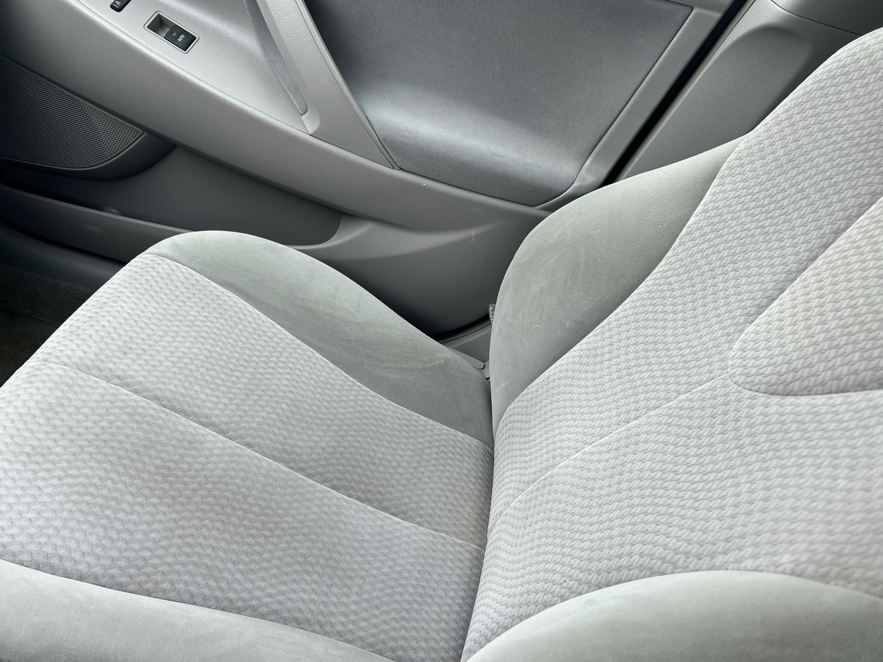 Toyota Camry 4dr Sdn I4 Man LE (Natl) 2011