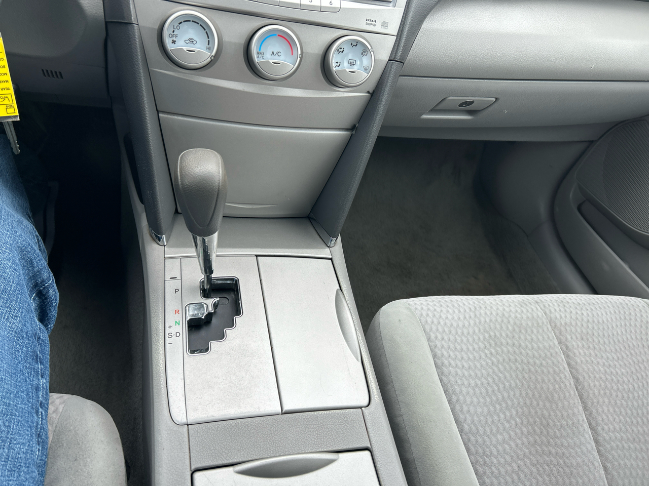 Toyota Camry 4dr Sdn I4 Man LE (Natl) 2011