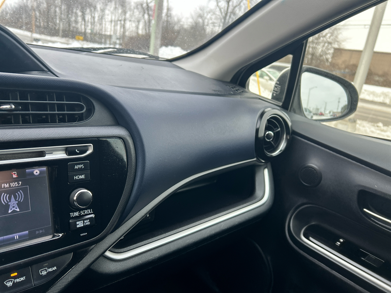 Toyota Prius c 5dr HB Three (Natl) 2015