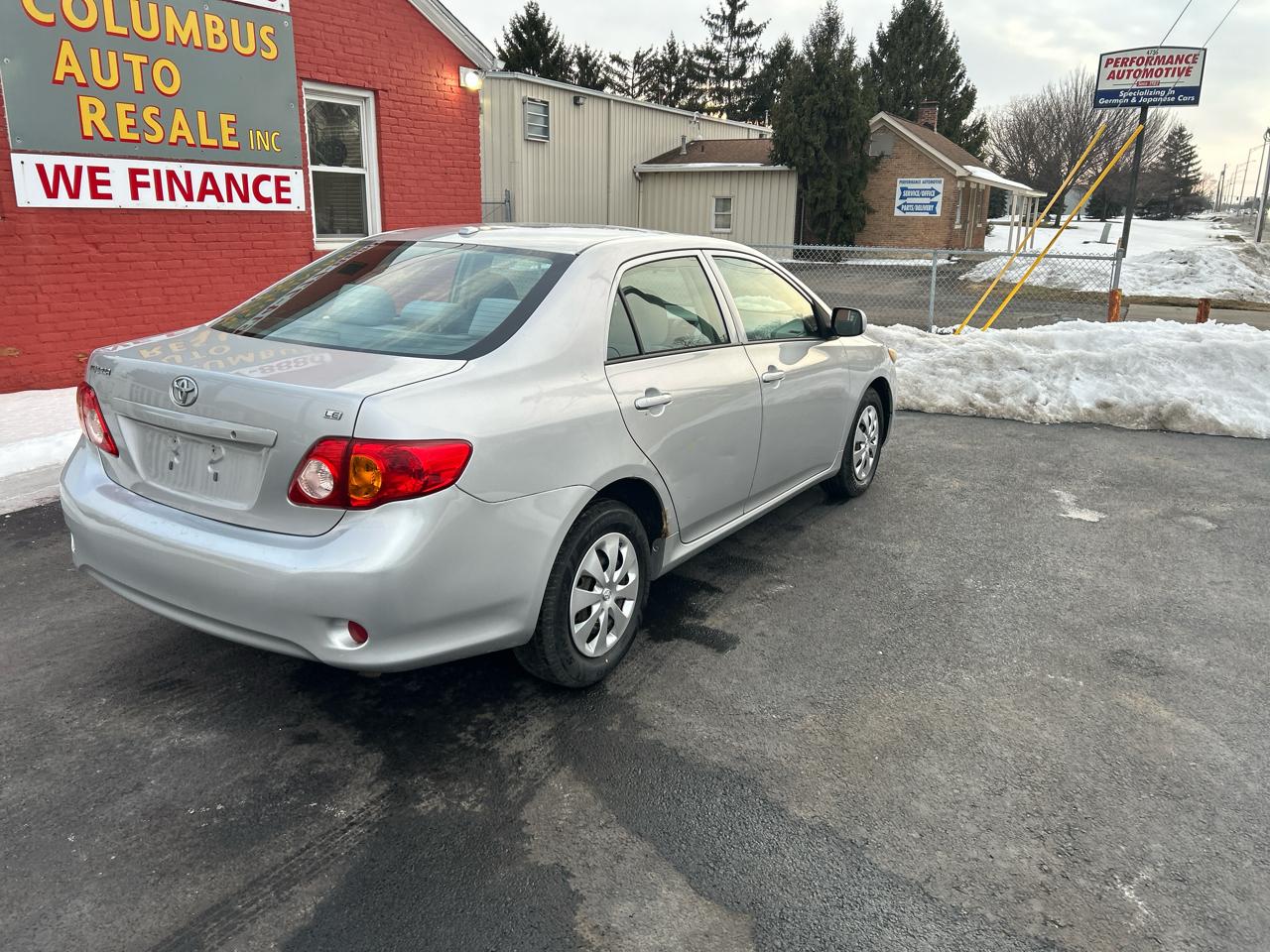Toyota Corolla 4dr Sdn Man (Natl) 2010