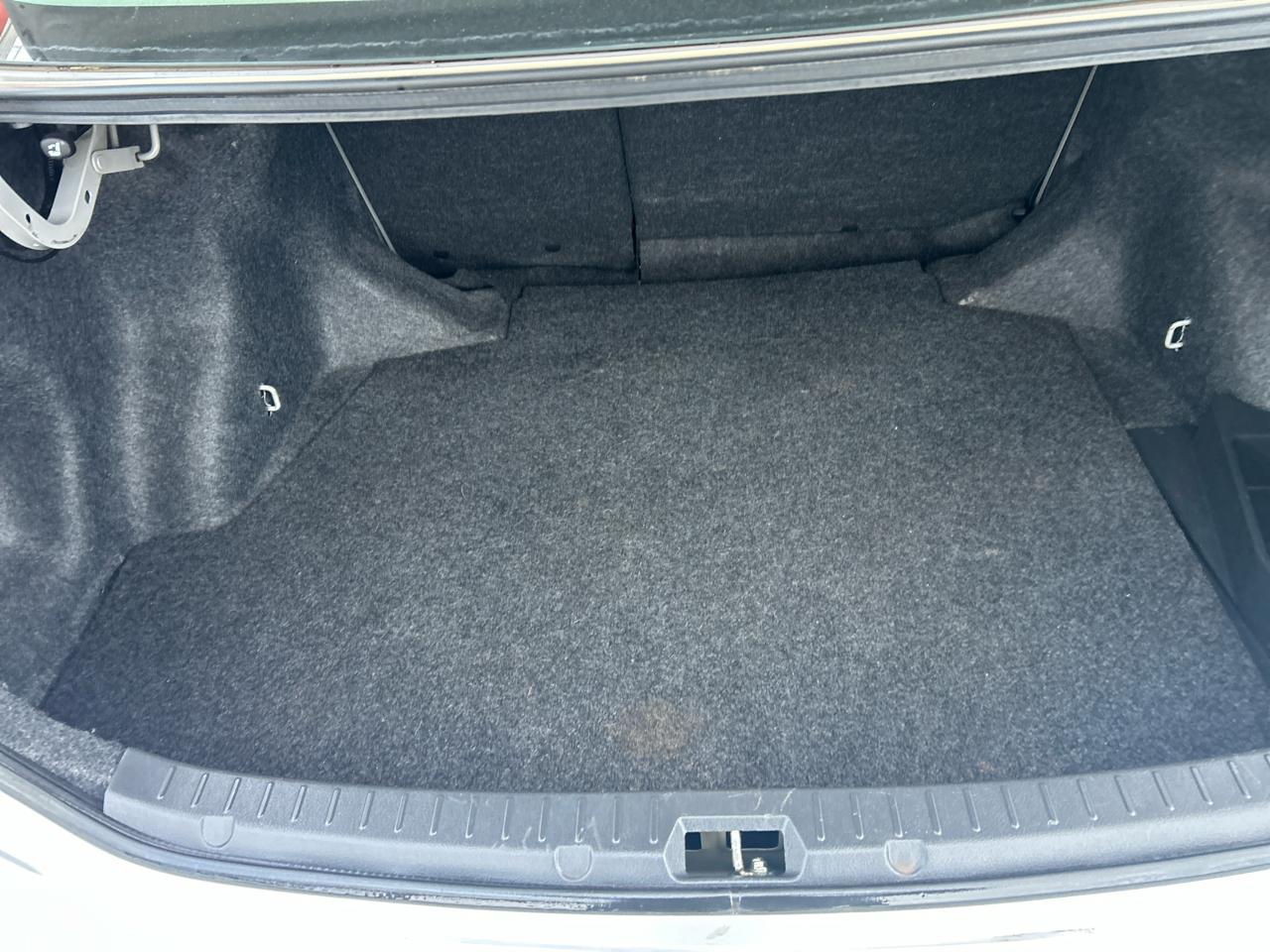 Toyota Corolla 4dr Sdn Man (Natl) 2010