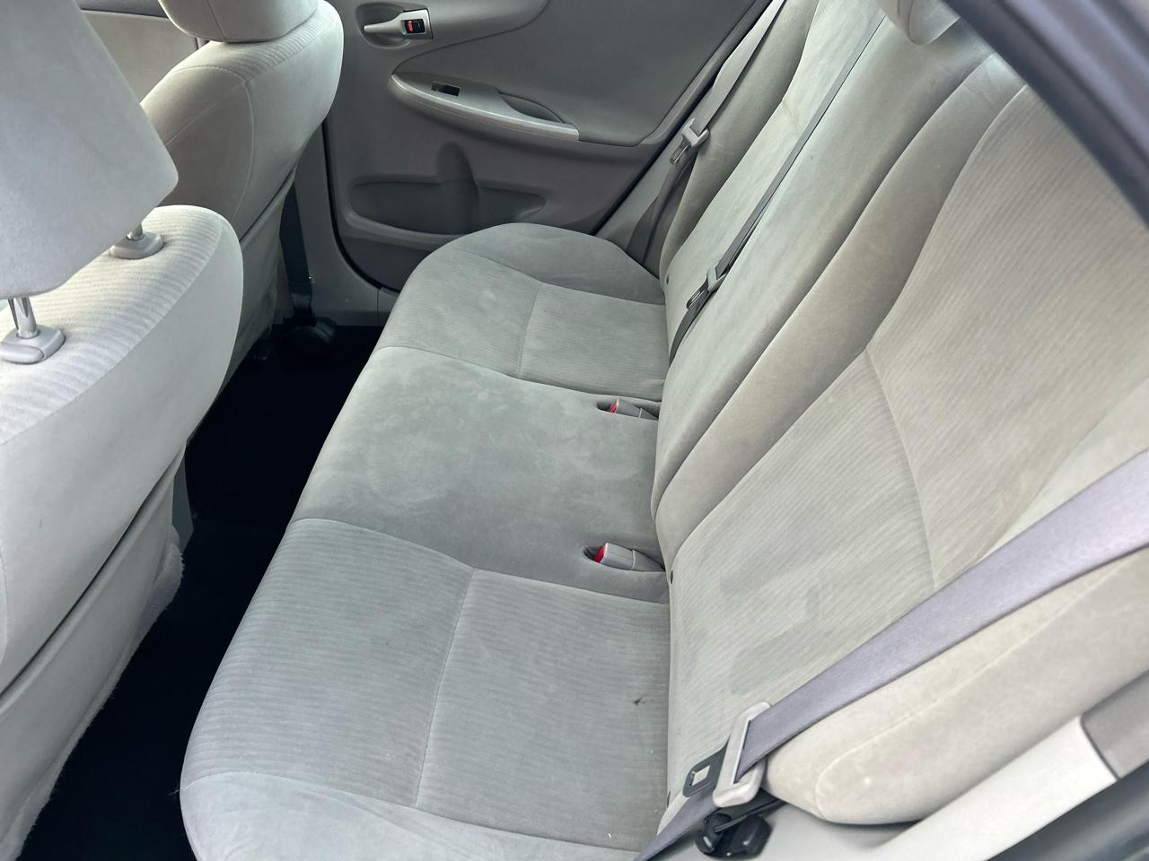 Toyota Corolla 4dr Sdn Man (Natl) 2010