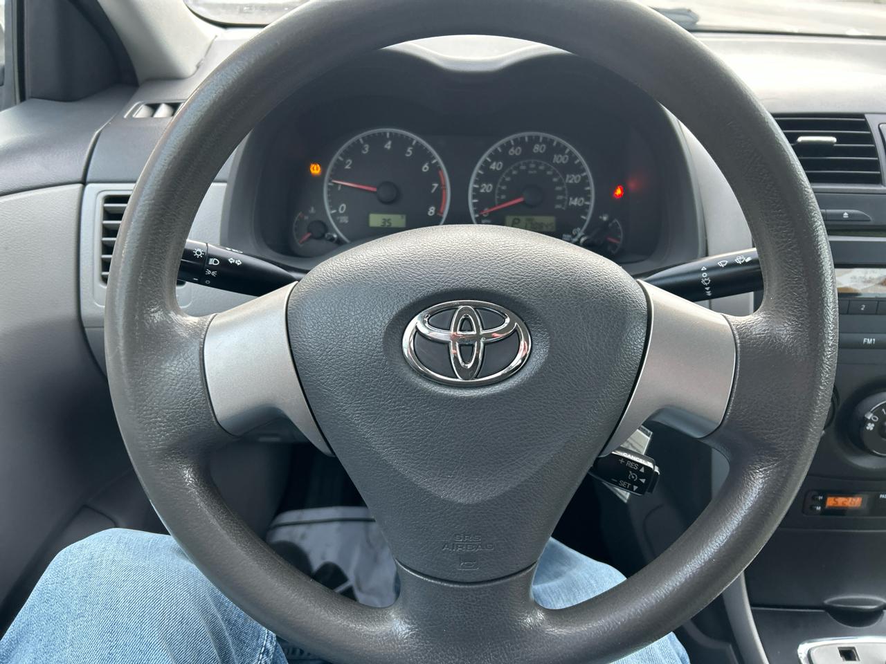 Toyota Corolla 4dr Sdn Man (Natl) 2010