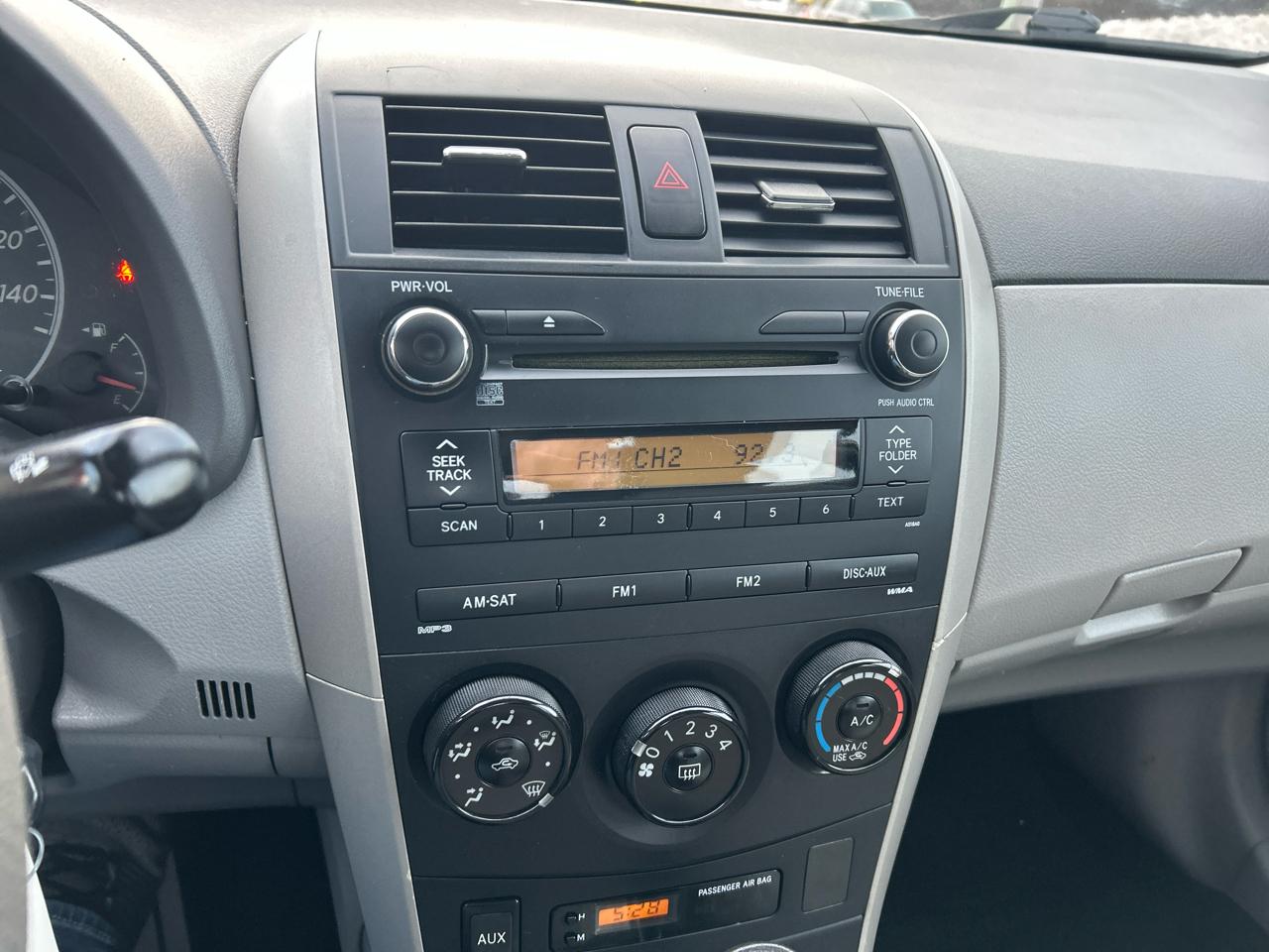 Toyota Corolla 4dr Sdn Man (Natl) 2010