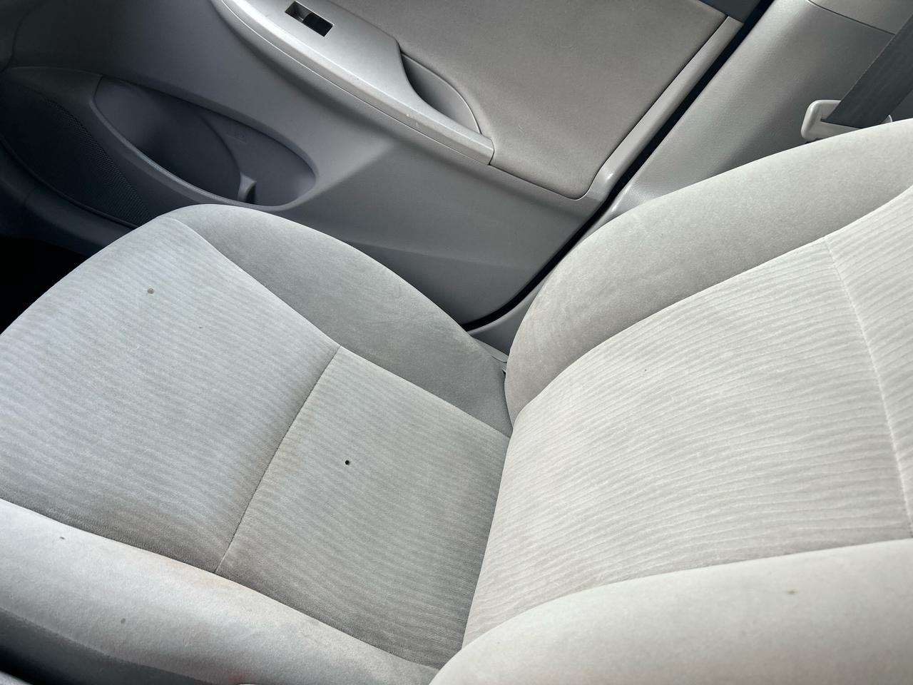 Toyota Corolla 4dr Sdn Man (Natl) 2010