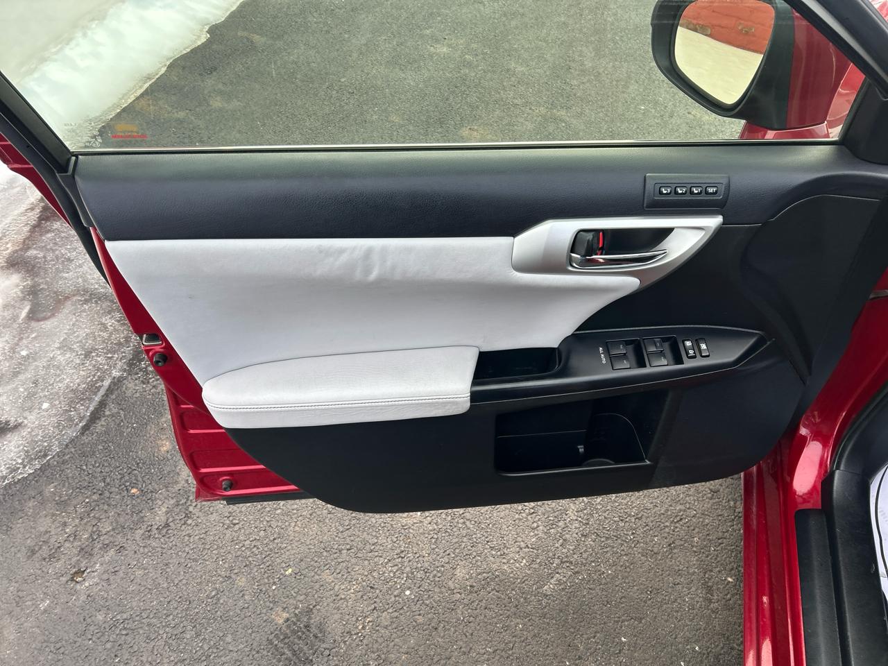 Lexus CT 200h FWD 4dr Hybrid 2011