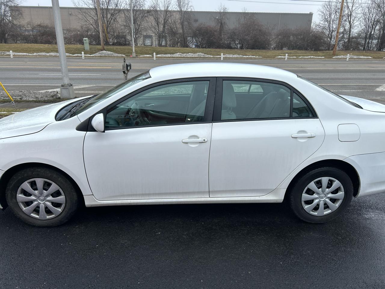 Toyota Corolla 4dr Sdn Auto LE (Natl) 2011