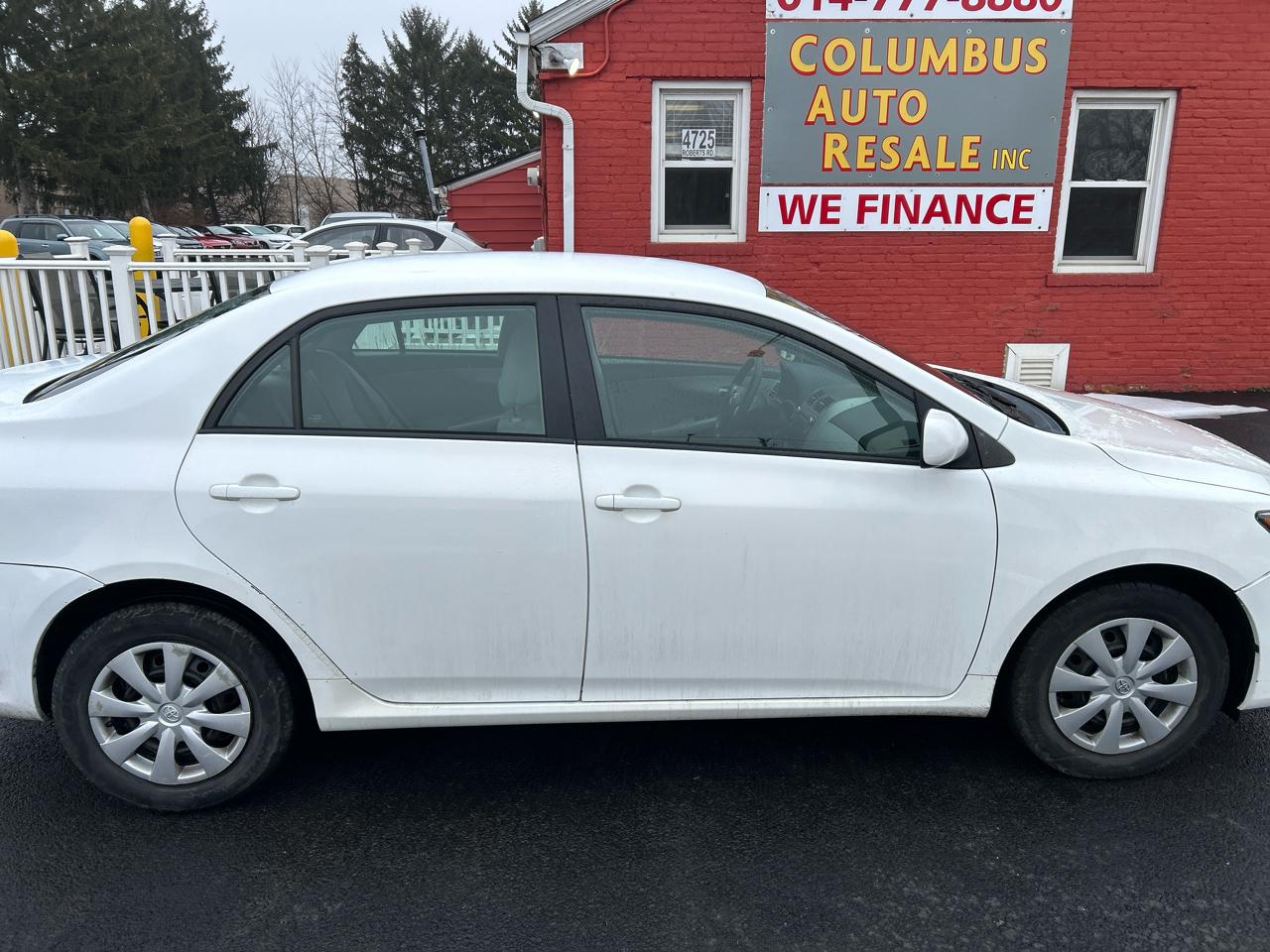 Toyota Corolla 4dr Sdn Auto LE (Natl) 2011