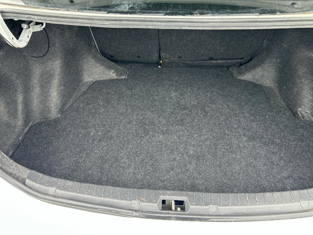 Toyota Corolla 4dr Sdn Auto LE (Natl) 2011