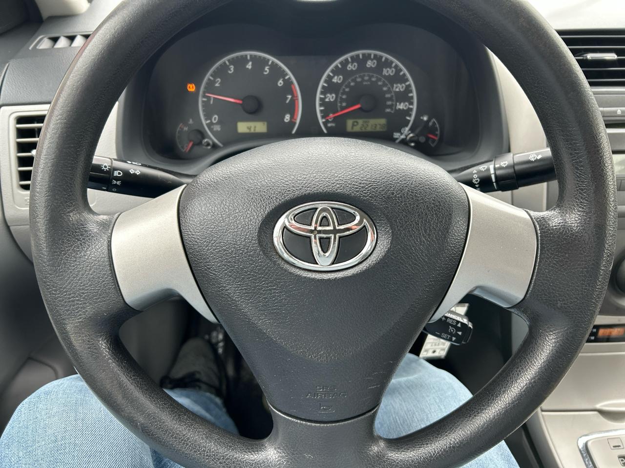 Toyota Corolla 4dr Sdn Auto LE (Natl) 2011