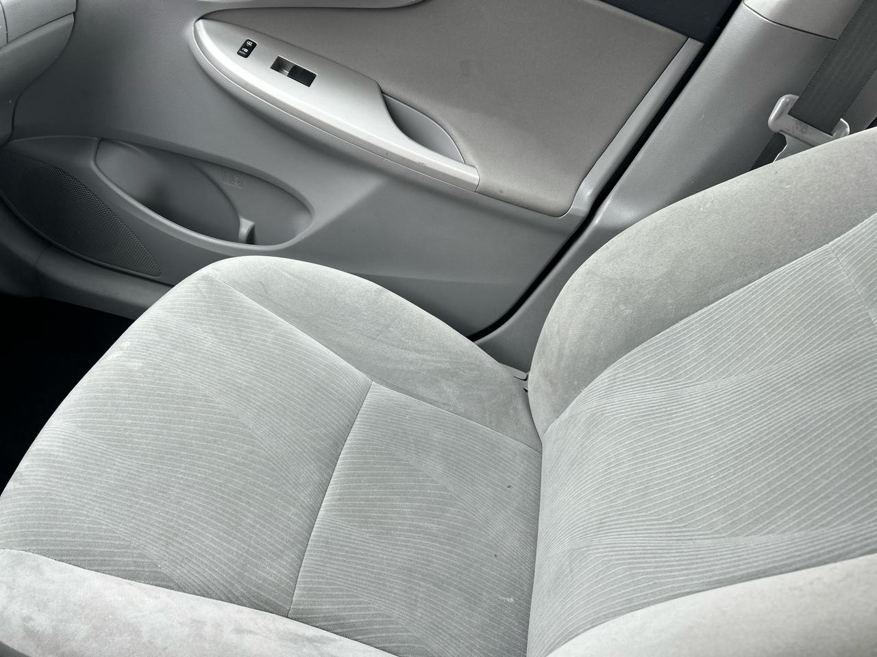 Toyota Corolla 4dr Sdn Auto LE (Natl) 2011