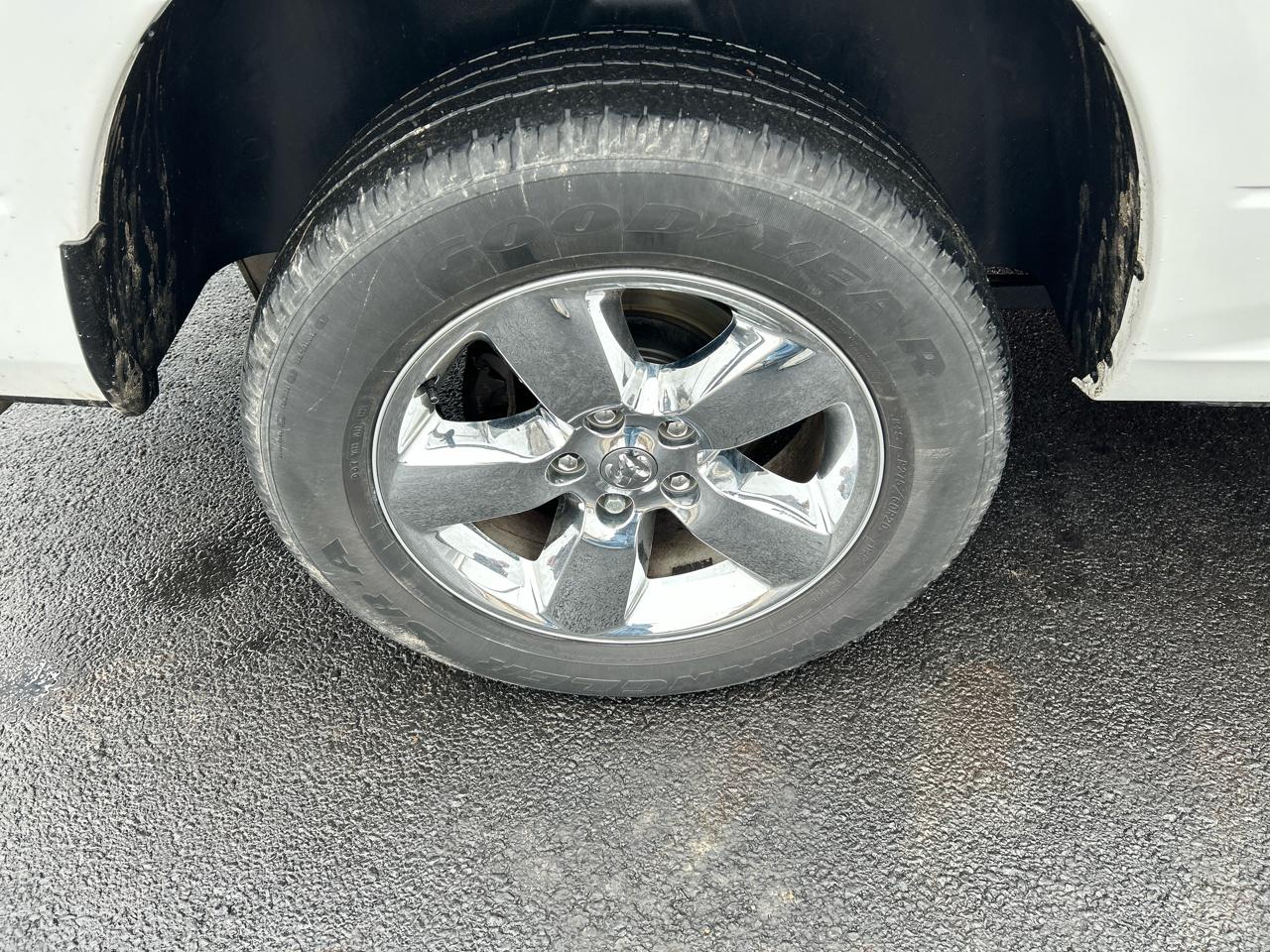 RAM 1500 Big Horn 4x4 Crew Cab 5'7" Box 2017