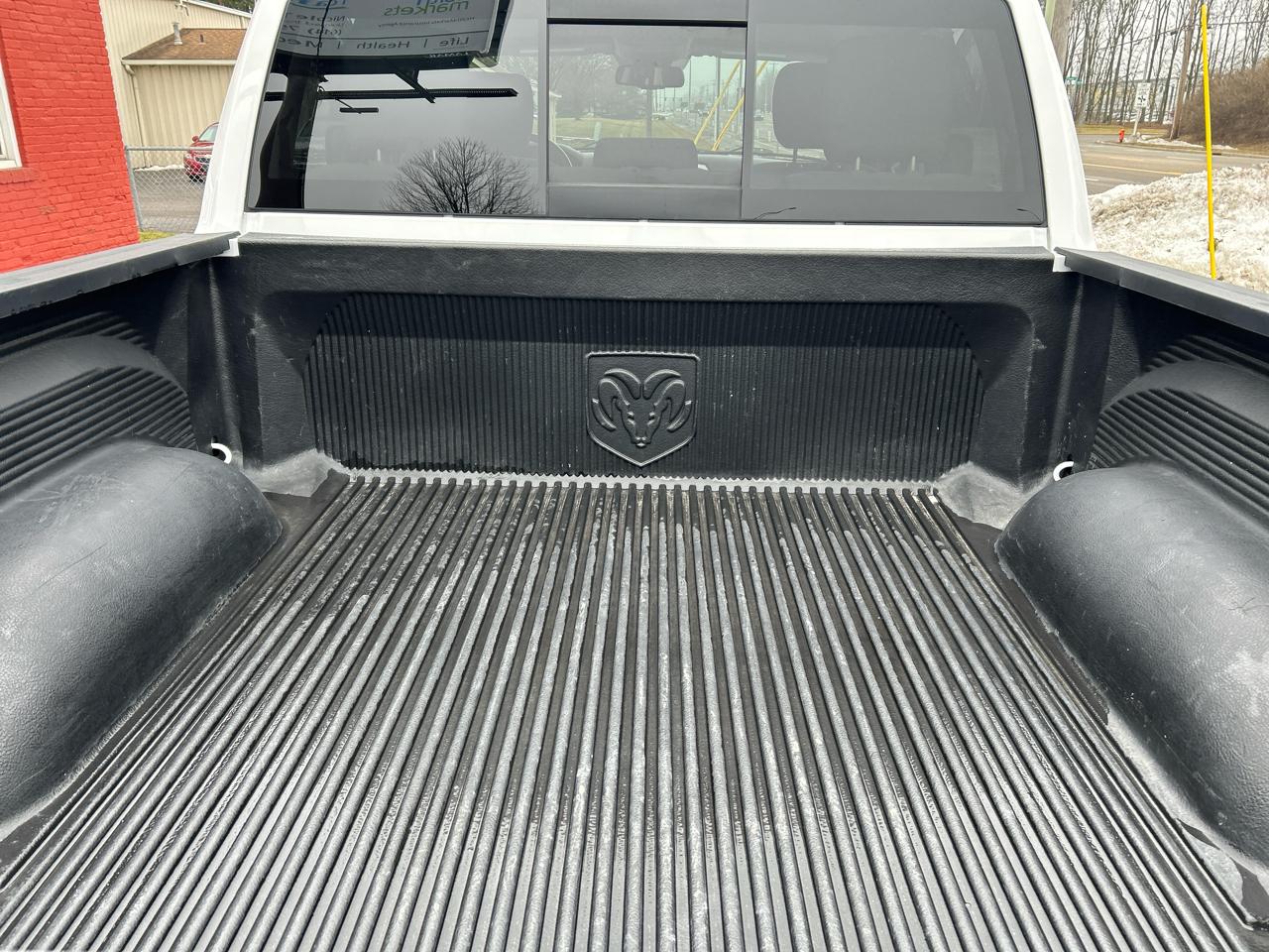 RAM 1500 Big Horn 4x4 Crew Cab 5'7" Box 2017