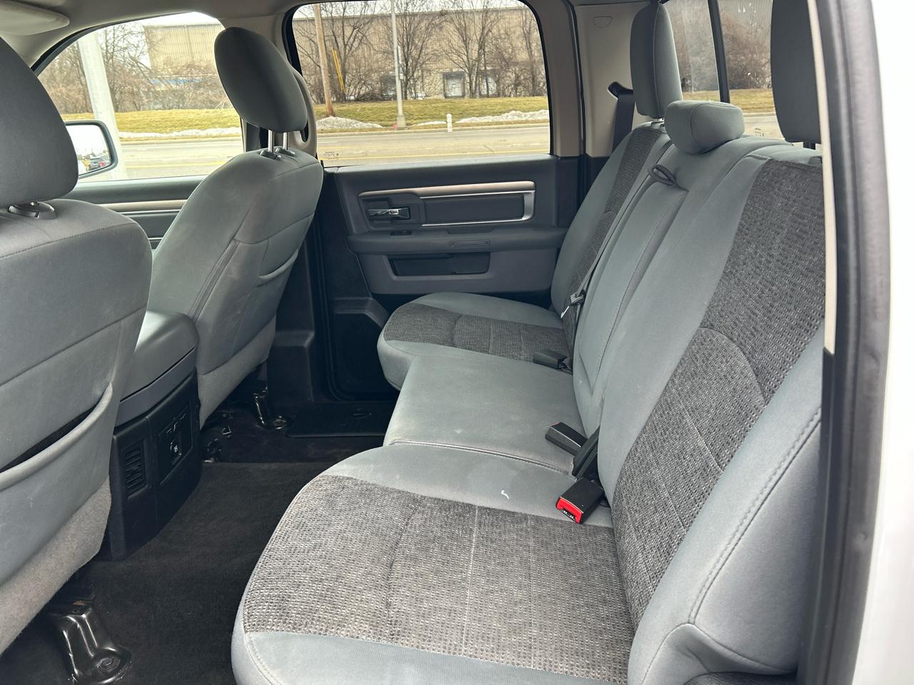 RAM 1500 Big Horn 4x4 Crew Cab 5'7" Box 2017