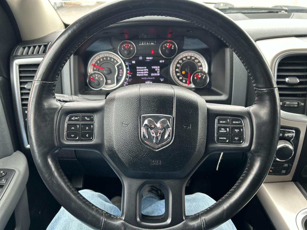 RAM 1500 Big Horn 4x4 Crew Cab 5'7" Box 2017