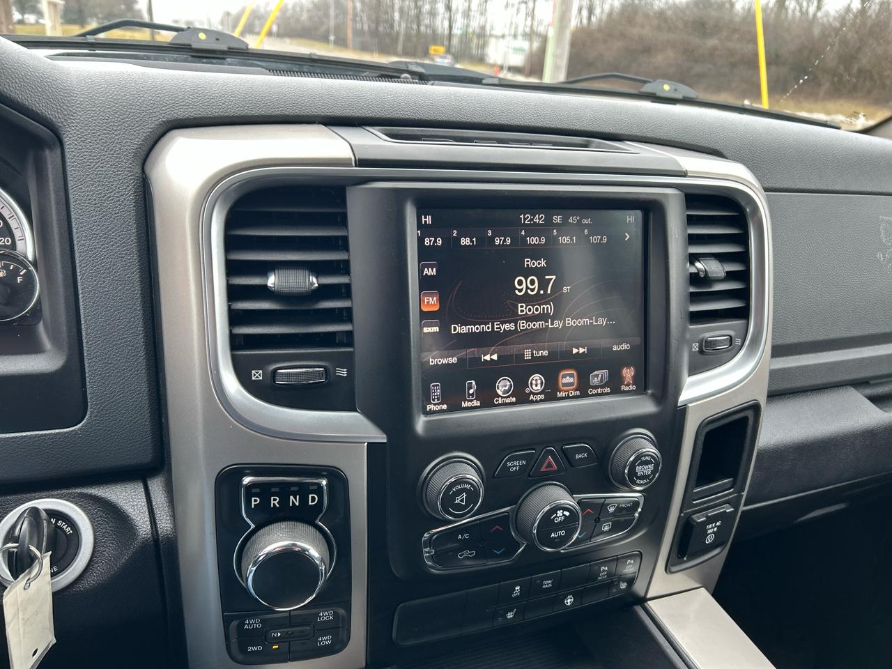 RAM 1500 Big Horn 4x4 Crew Cab 5'7" Box 2017