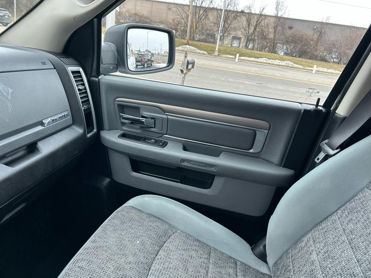 RAM 1500 Big Horn 4x4 Crew Cab 5'7" Box 2017