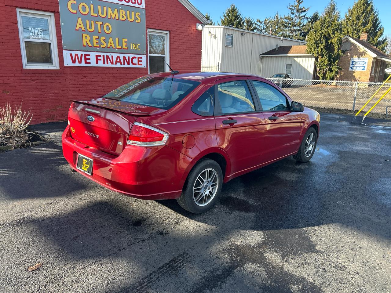 Ford Focus 4dr Sdn SE 2010