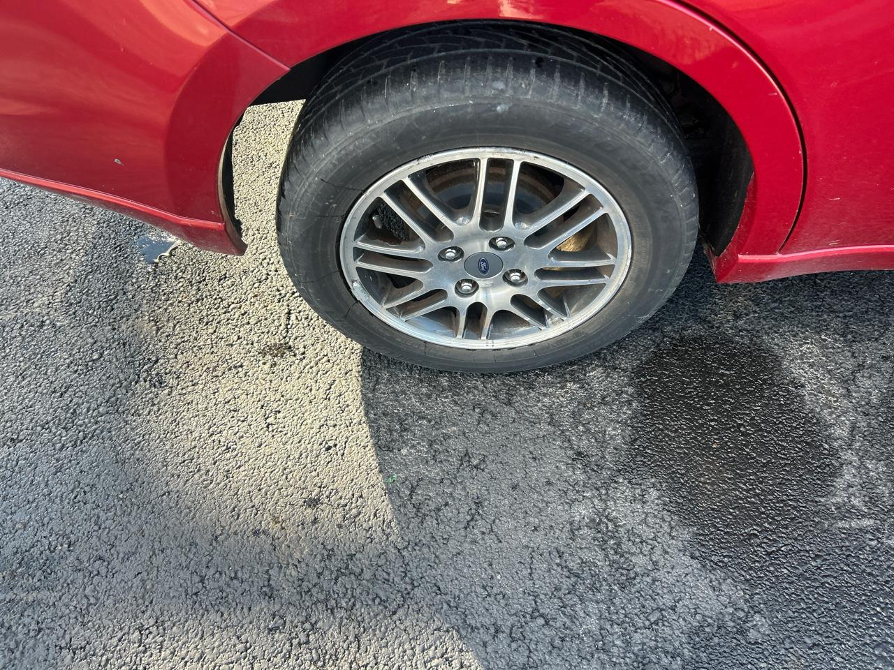 Ford Focus 4dr Sdn SE 2010