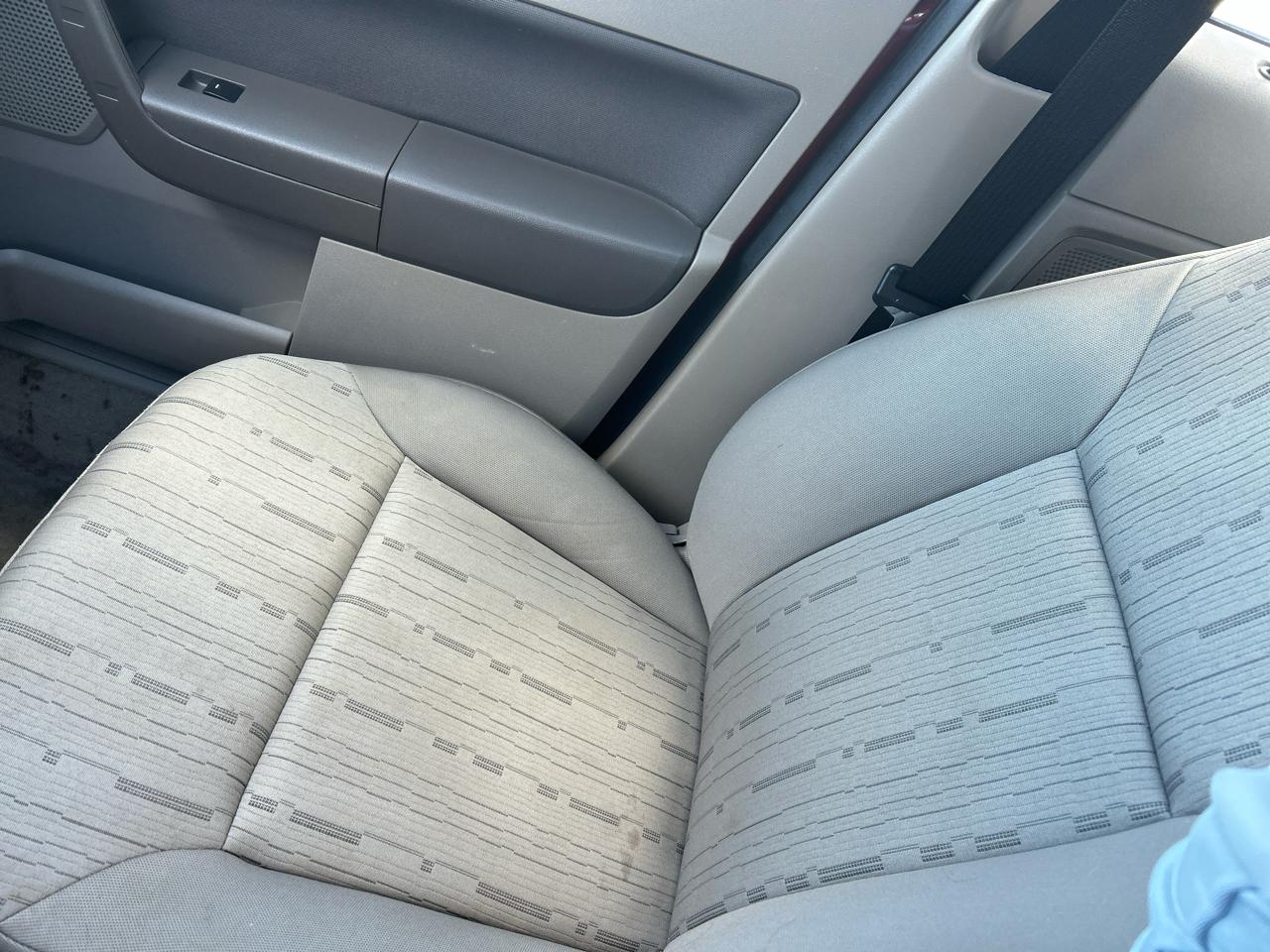 Ford Focus 4dr Sdn SE 2010