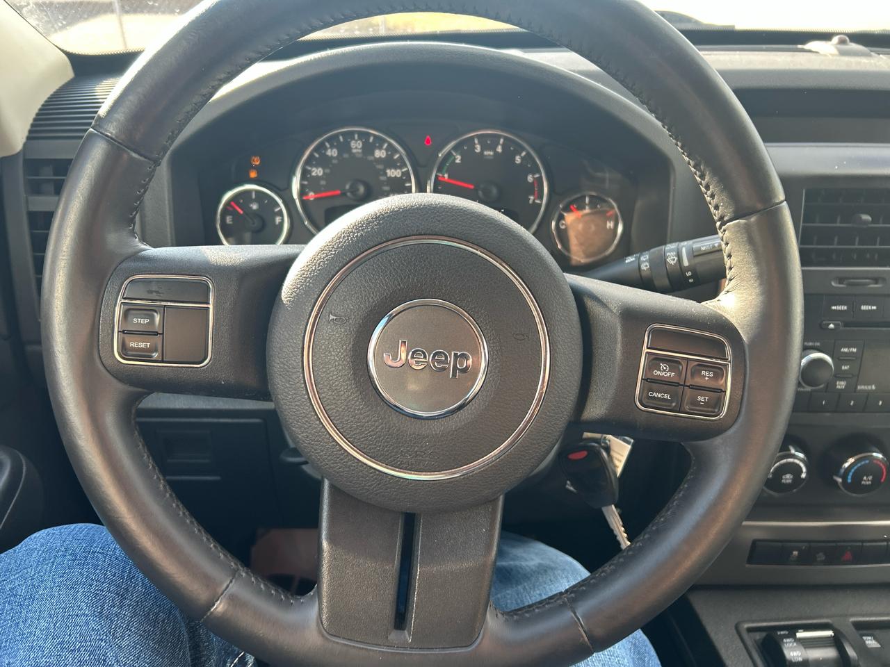 Jeep Liberty 4WD 4dr Sport 2012