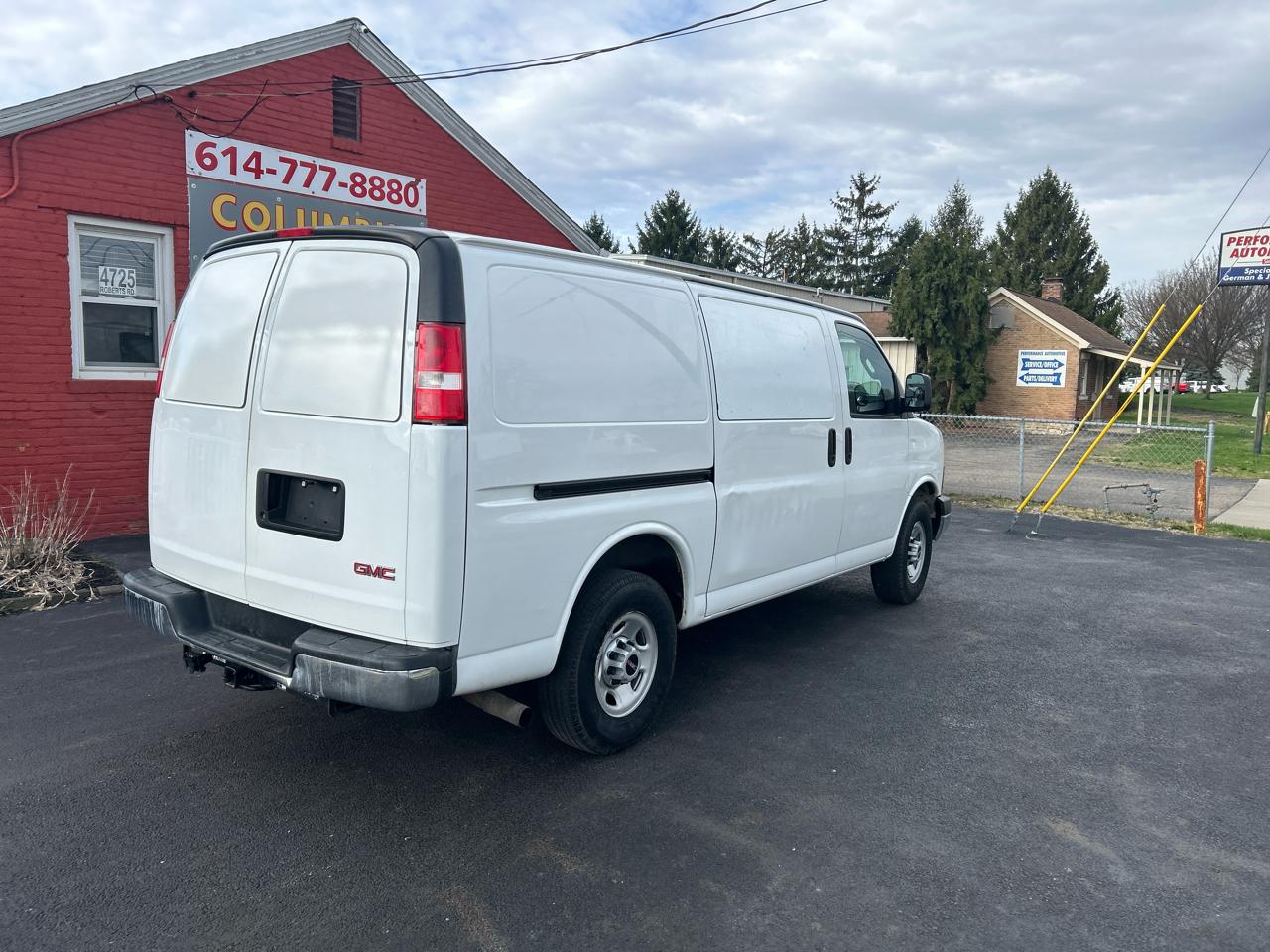 GMC Savana Cargo Van RWD 2500 135" 2017