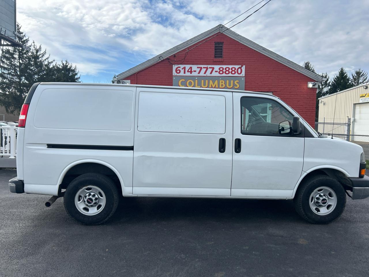 GMC Savana Cargo Van RWD 2500 135" 2017