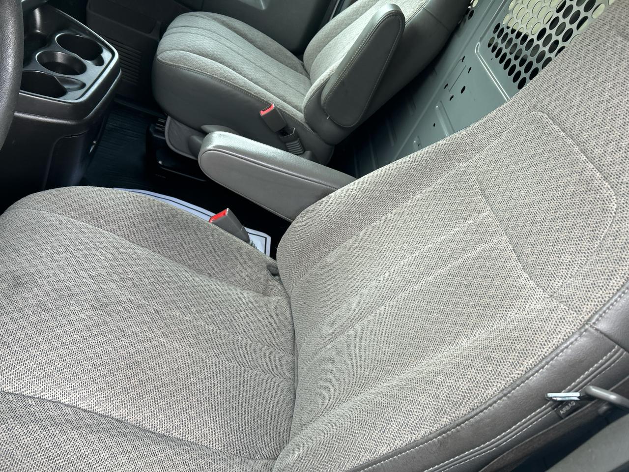 GMC Savana Cargo Van RWD 2500 135" 2017