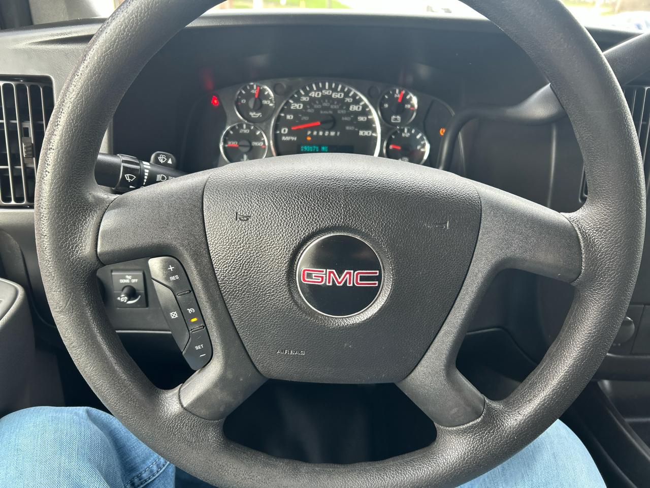 GMC Savana Cargo Van RWD 2500 135" 2017