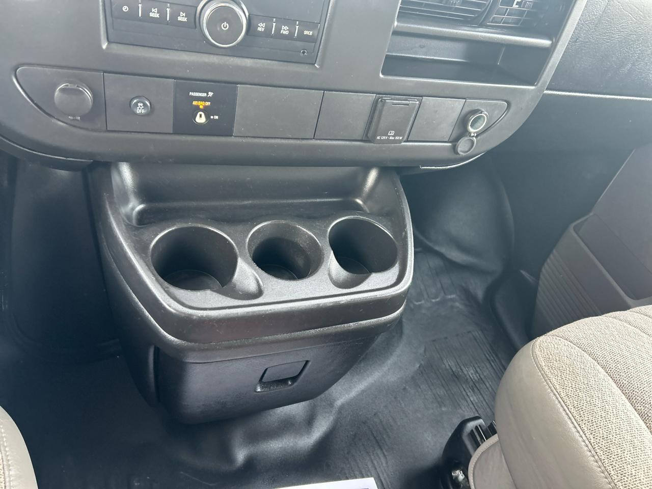 GMC Savana Cargo Van RWD 2500 135" 2017