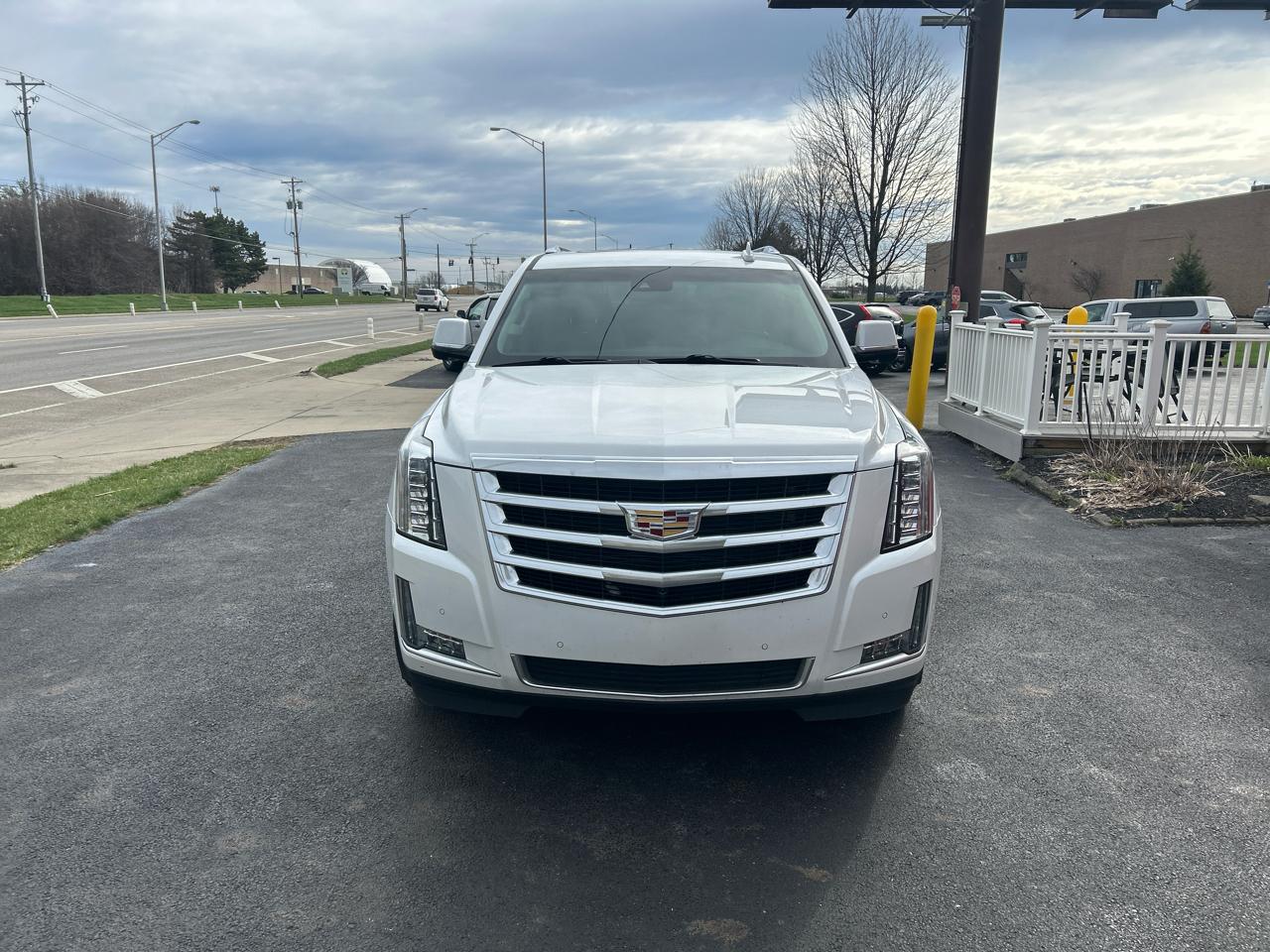 Cadillac Escalade ESV 4WD 4dr Luxury 2017