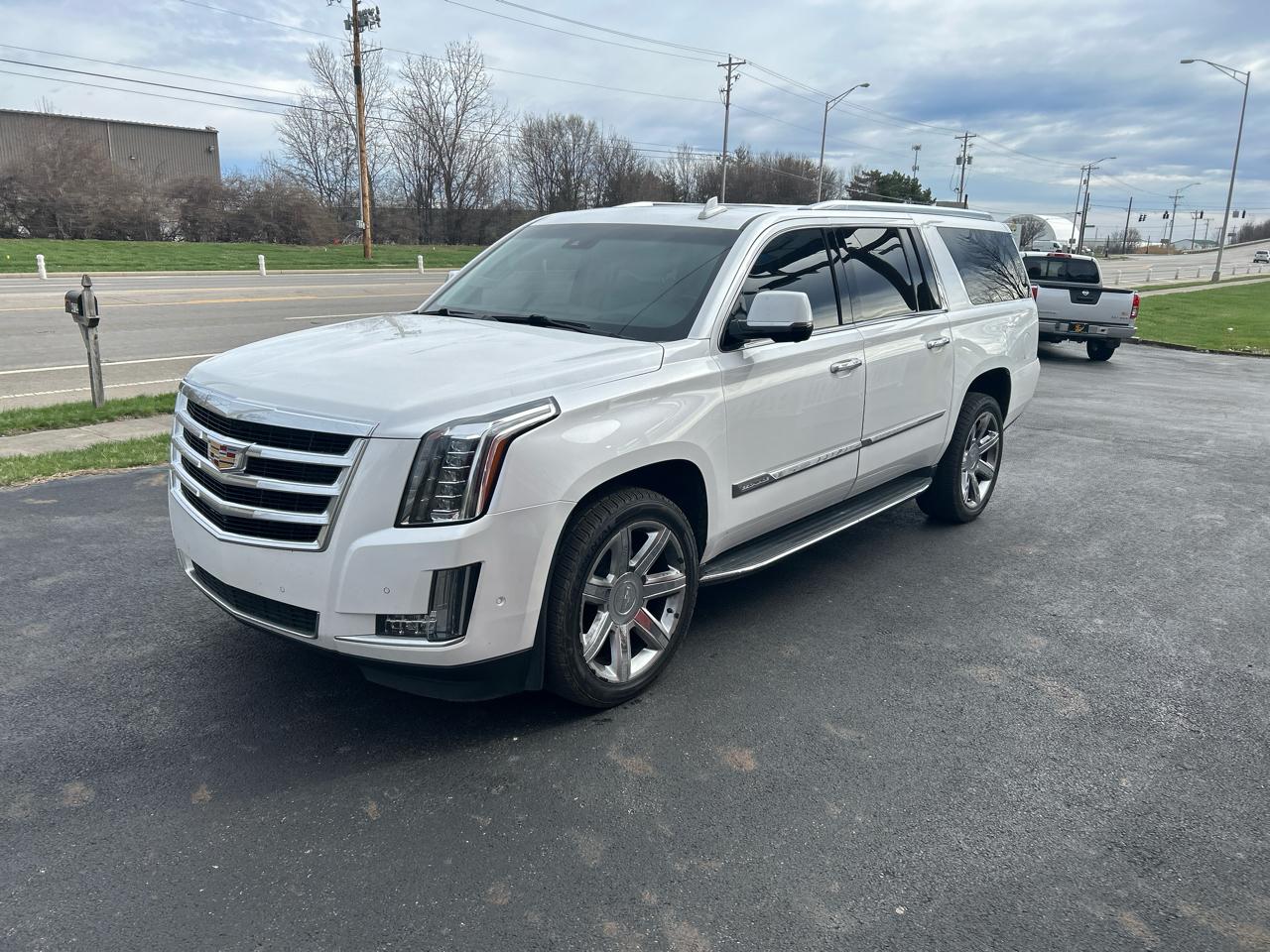 Cadillac Escalade ESV 4WD 4dr Luxury 2017