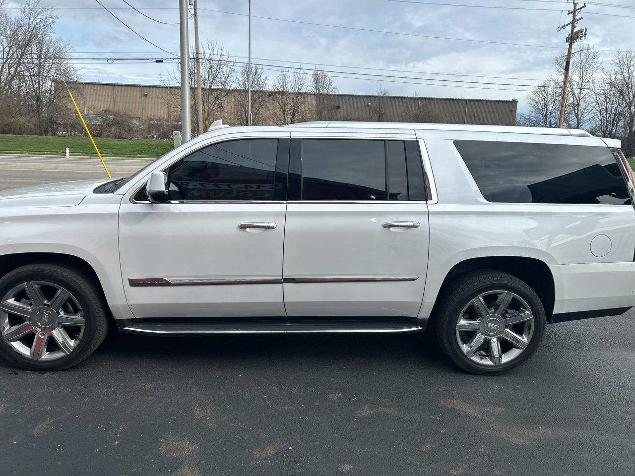 Cadillac Escalade ESV 4WD 4dr Luxury 2017