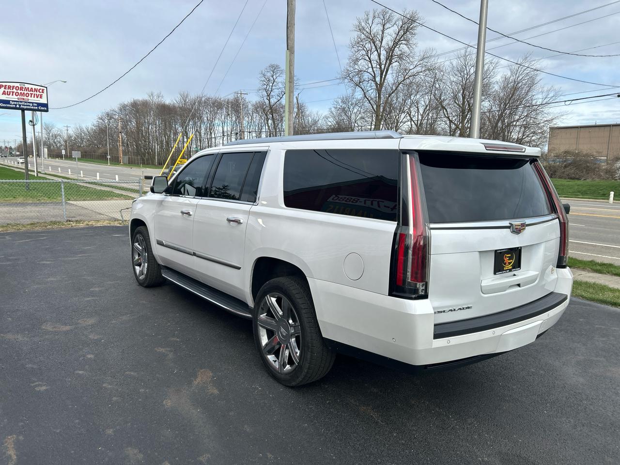 Cadillac Escalade ESV 4WD 4dr Luxury 2017