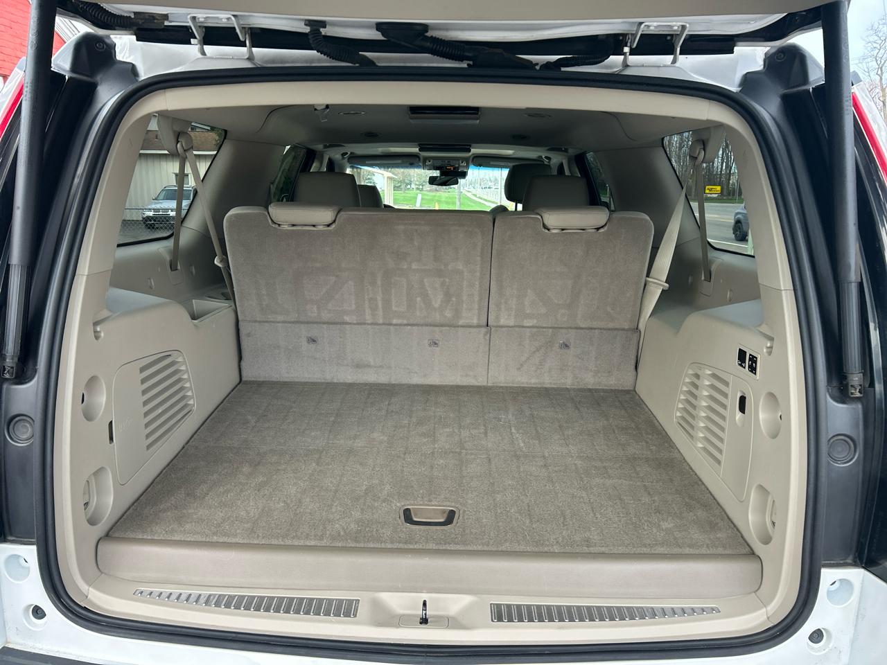 Cadillac Escalade ESV 4WD 4dr Luxury 2017