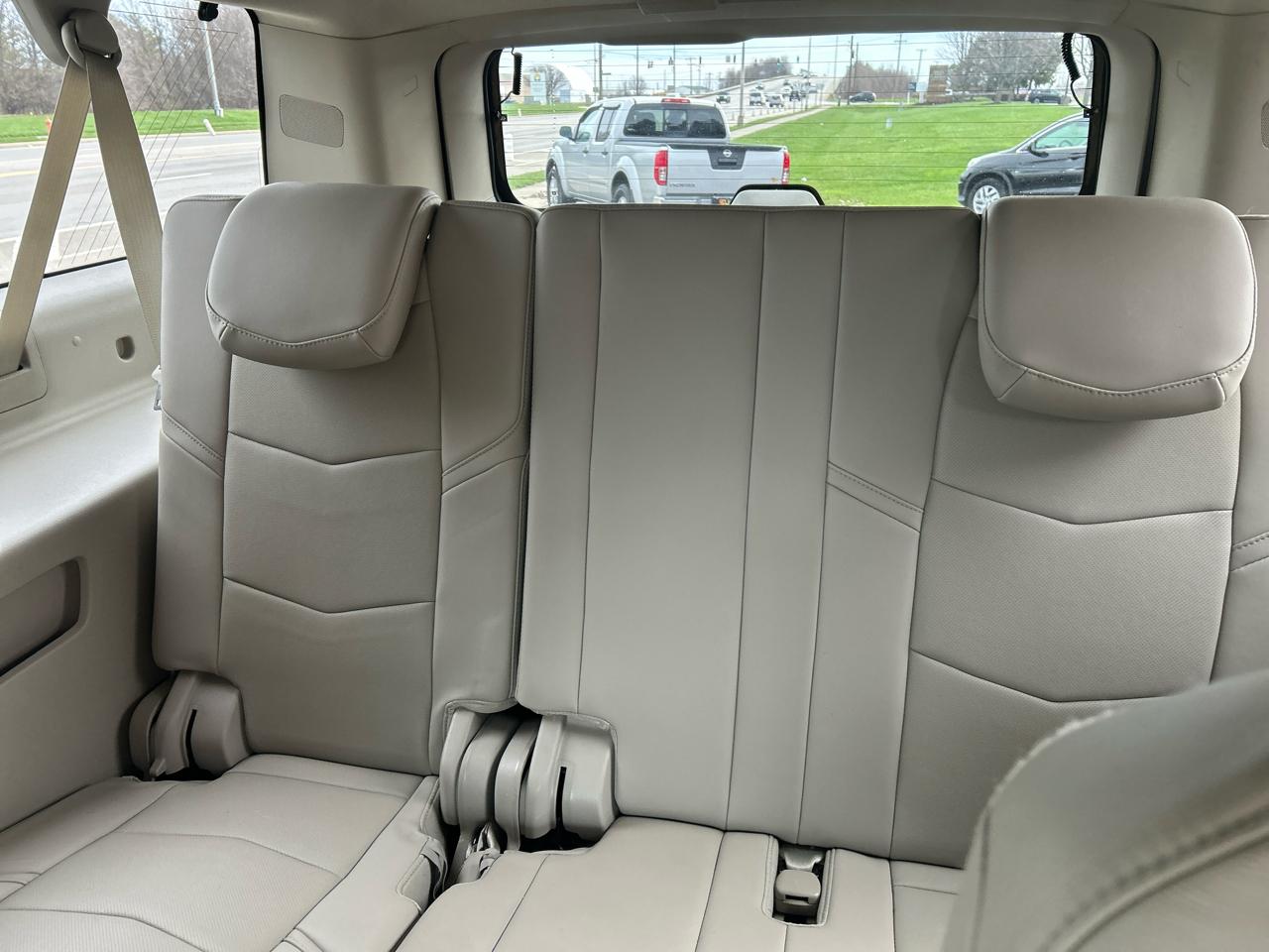 Cadillac Escalade ESV 4WD 4dr Luxury 2017