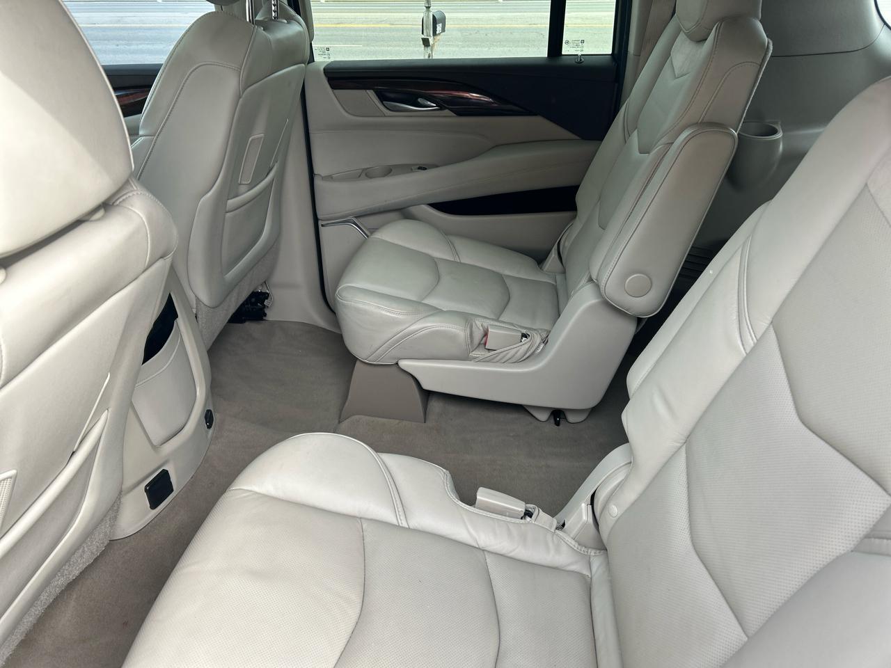 Cadillac Escalade ESV 4WD 4dr Luxury 2017