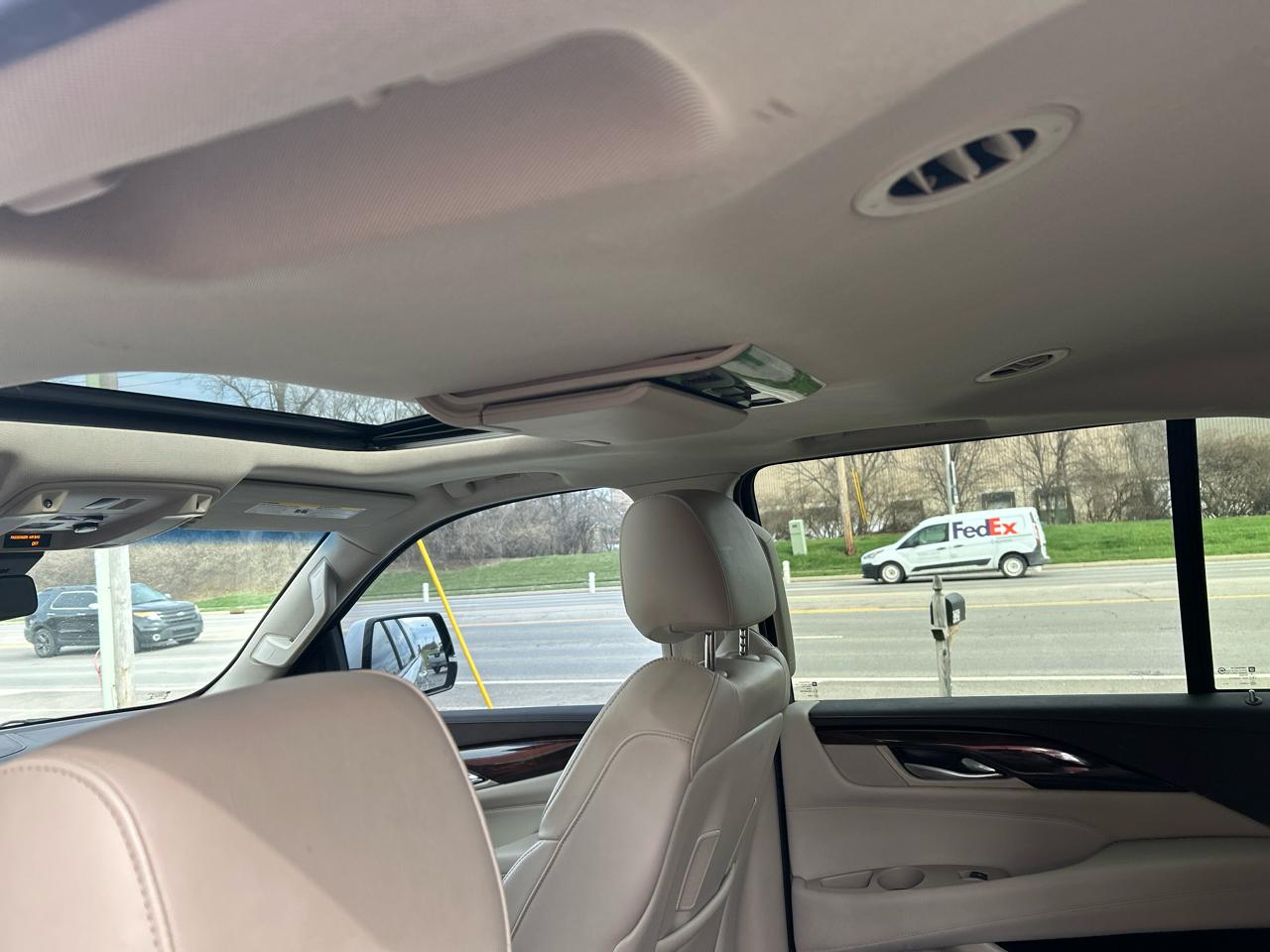 Cadillac Escalade ESV 4WD 4dr Luxury 2017